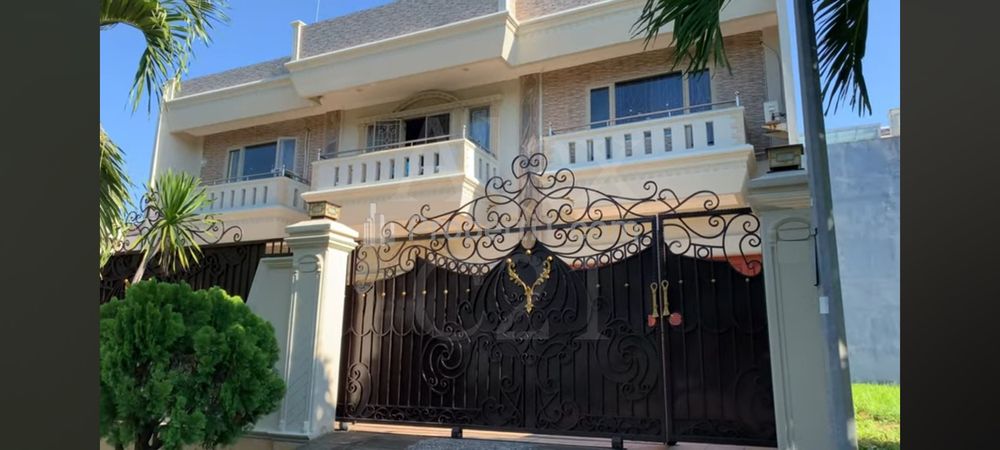 Dijual Rumah 3 Lantai di Taman Grisenda, PIK, Jakarta Utara