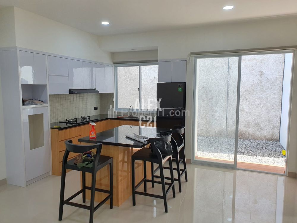 Dijual Rumah 3+1 Kamar Full Furnished di Taman Alfa Indah, Jakarta Barat