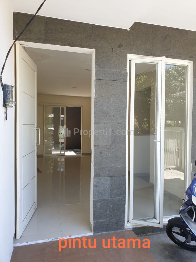 Dijual Rumah Rungkut Asri Tengah Surabaya Timur - Modern 2 Lantai BONUS 3 Unit AC, Tandon Air STRATEGIS Dekat TRANS Mart Rungkut