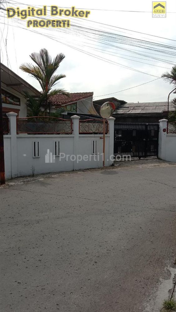 Jual Cepat Rumah Besar Tanah Luas Nyaman dan Asri Lokasi Premium Strategis di Antapani Bandung