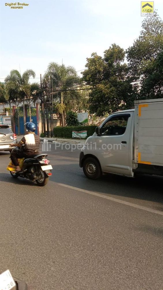 Jual Cepat Tanah Bonus Bangunan Lama Lokasi Strategis Cocok Untuk Komersial di Main Road Arcamanik Bandung