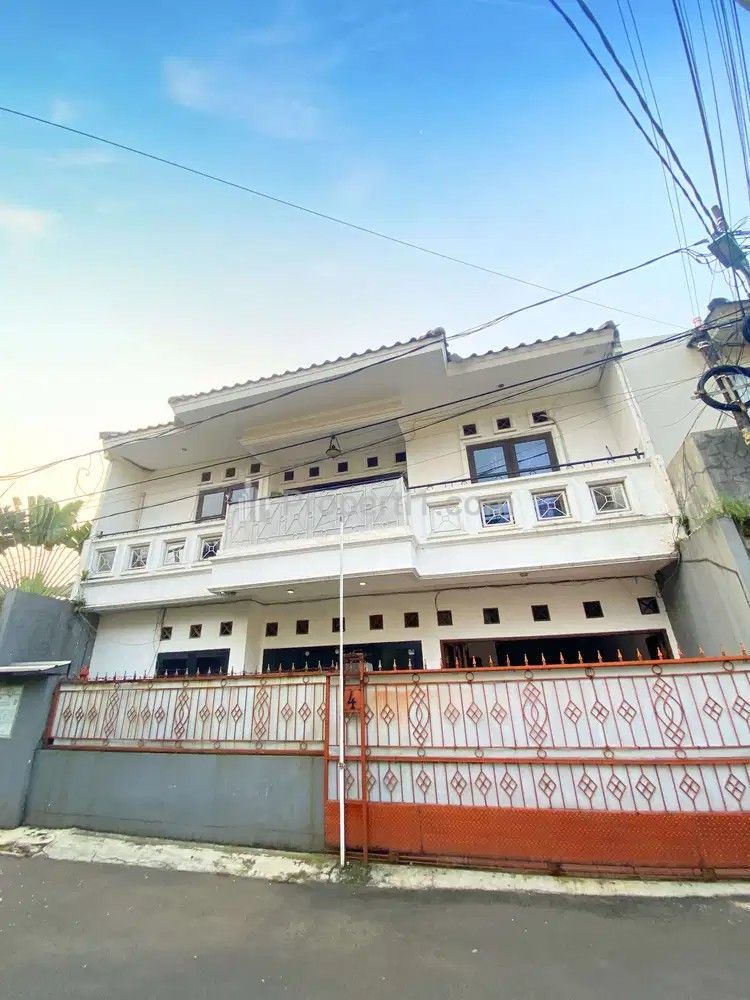 Jual Rumah Dua Lantai Strategis Daerah Jeruk Purut Jakarta Selatan