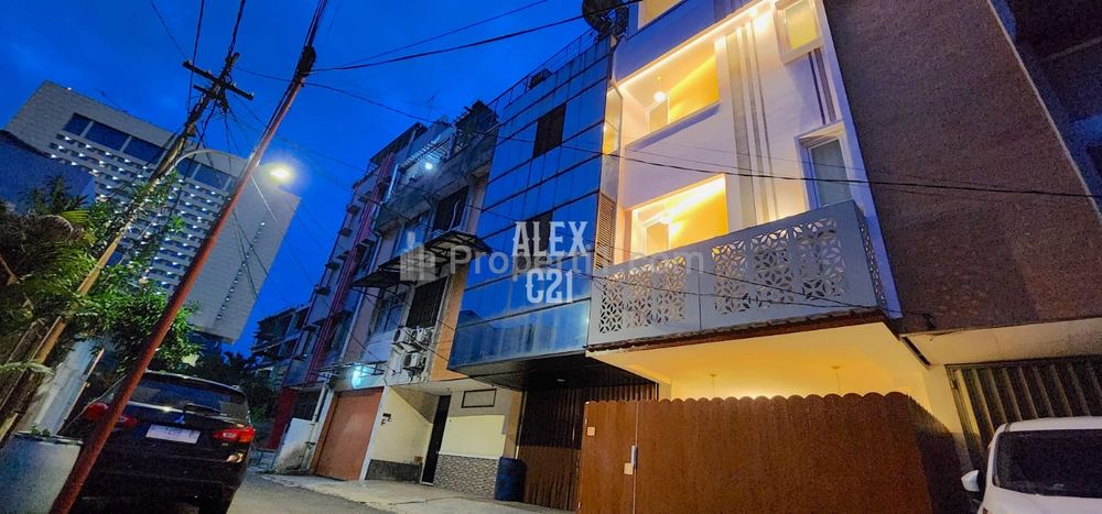 Dijual Cepat Kost Exclusive Baru Area Jalan Gajah Mada, Jakarta Pusat