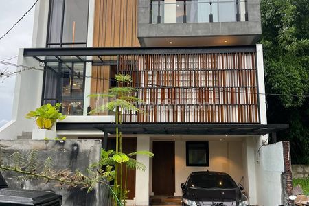 Dijual Villa Mewah, Lokasi Strategis Tengah di Kota Batu, Malang - Free Furniture