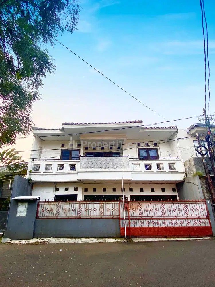 Jual Rumah Dua Lantai Strategis Daerah Jeruk Purut Jakarta Selatan