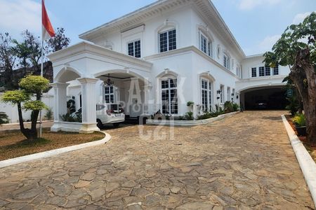 Dijual Rumah di Margasatwa Cilandak Jakarta Selatan Brand New American Classic House Style