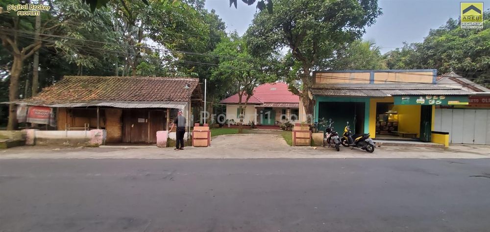 Jual Cepat dan Murah Rumah Kokoh Zaman Kolonial Belanda dengan Kolam Ikan Strategis Pinggir Jalan Raya Panawuan Kuningan Jawa Barat