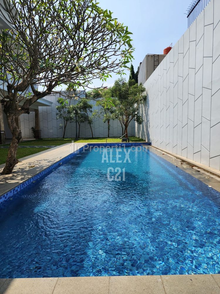 Dijual Rumah Brand New Fully Furnished di Kemang Jakarta Selatan