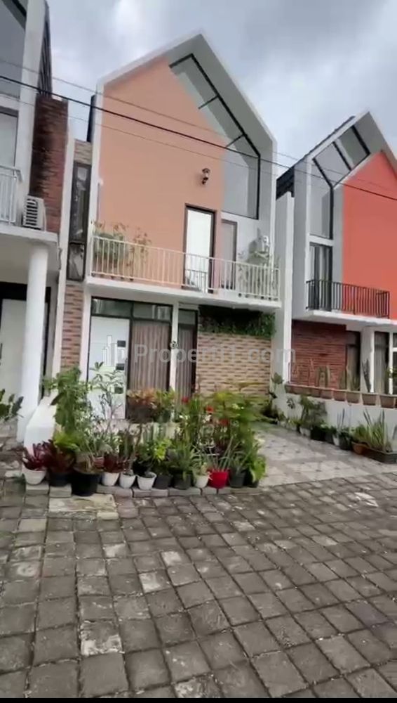Dijual Rumah Villa 2 Lantai Siap Huni di Dau Malang