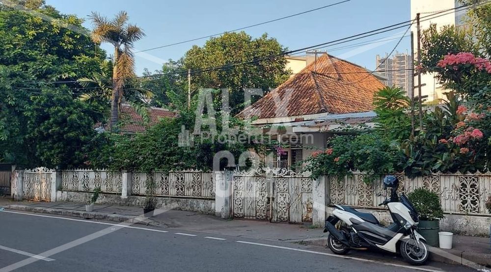 Dijual BU Rumah Tua di Menteng, Cikini, Jakarta Pusat (Hitung Tanah Saja)