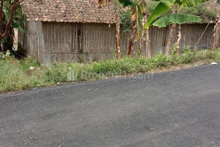 Jual Cepat Tanah Kebun Pinggir Jalan Desa View Bagus Udara Sejuk Strategis Dekat Banyak Villa dan Tempat Wisata di Cisarua Bandung Barat