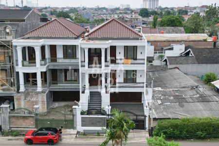 Dijual Rumah Baru 3 Lantai Ada Kolam Renang di Ciledug, Tangerang Kota