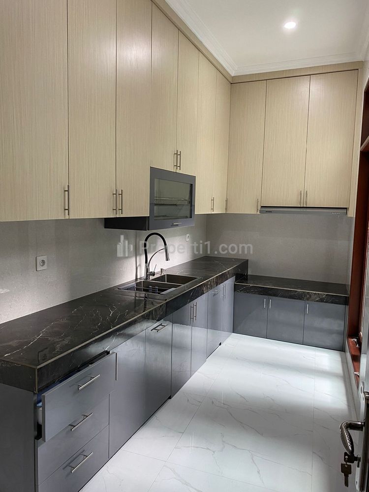 Dijual Rumah Baru Jl. Mendawai, Kebayoran Baru Jakarta Selatan