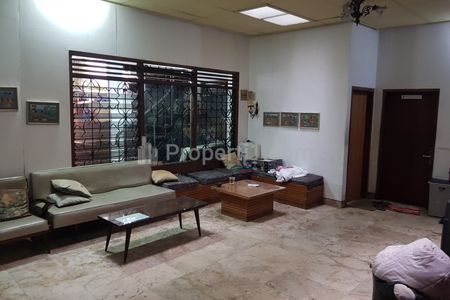 Dijual Rumah di Kebayoran Baru Jakarta Selatan, Depan Pasar Santa