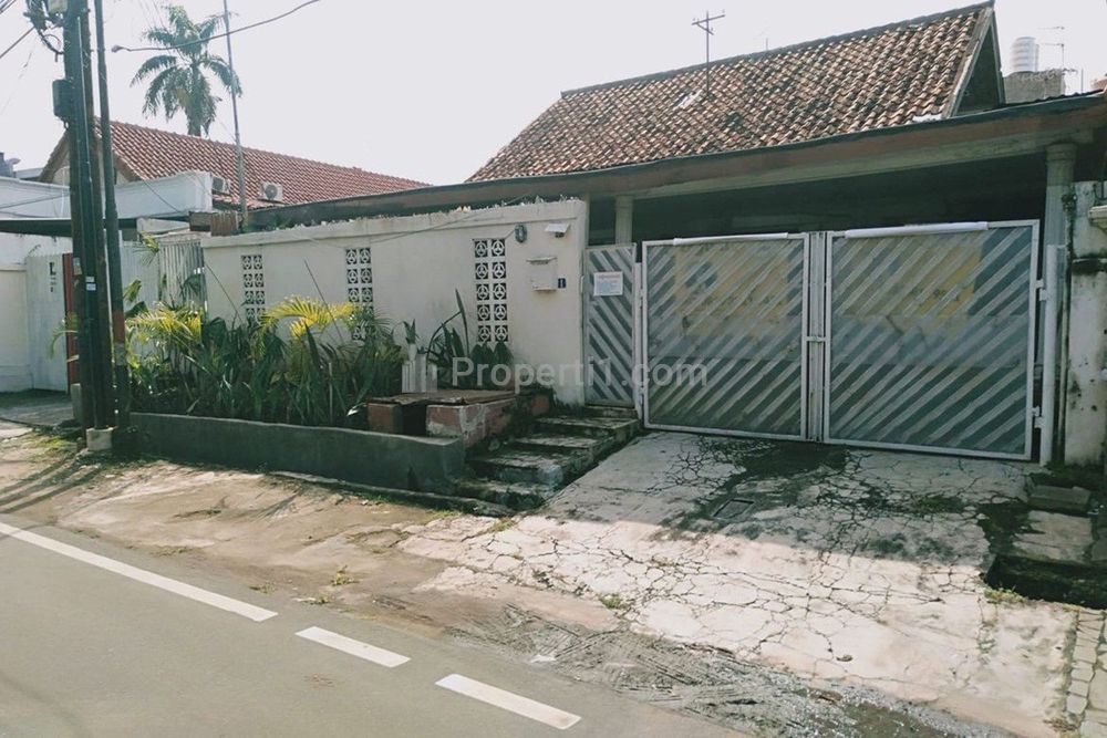 Jual Rumah Lama Masih Bagus di Jalan Dharmawangsa Jakarta Selatan