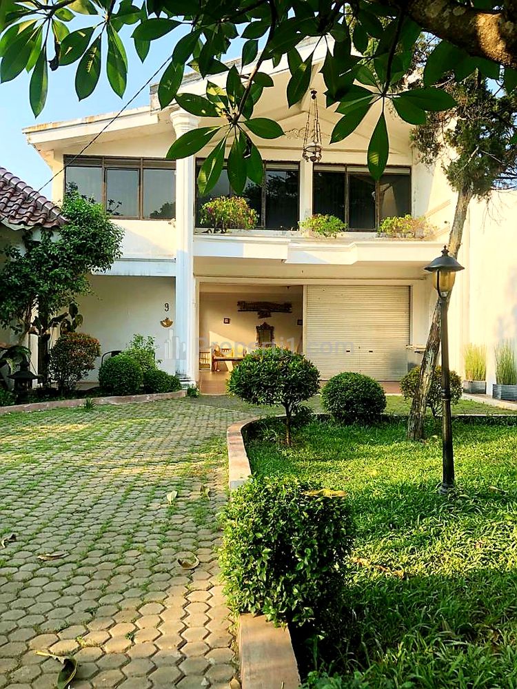 Tampak depan