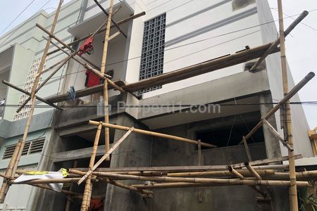 Dijual Rumah Kost Baru Exclusive Full Furnished Bangunan Dekat Area Kampus UIN di Merjosari Sigura-gura Malang