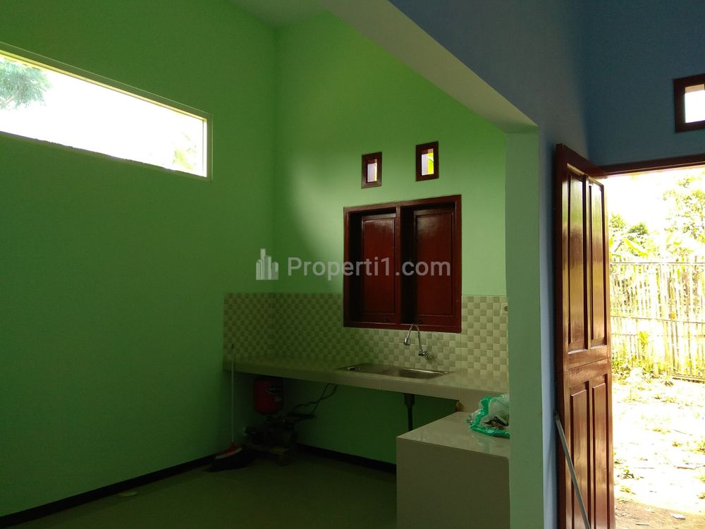 Dijual Rumah dan Tanah Luas di Pakisaji Malang