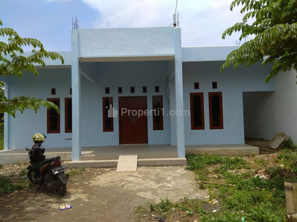 Dijual Rumah dan Tanah Luas di Pakisaji Malang
