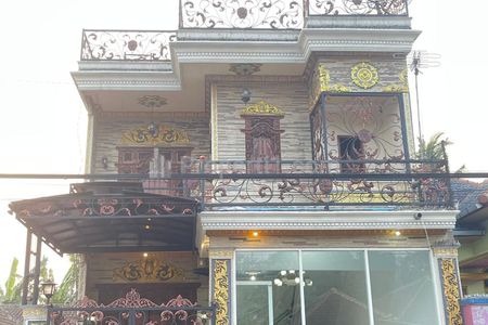 Dijual Rumah Mewah 3 Lantai di Gondanglegi Malang