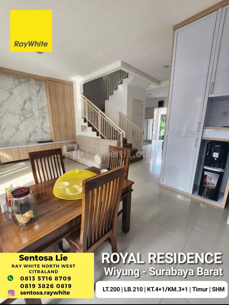 Dijual Rumah Royal Residence Wiyung - Luas - Lokasi TerDepan SEMI Furnished Modern  4+1 Kamar Tidur plus Garasi Carport 3 Mobil
