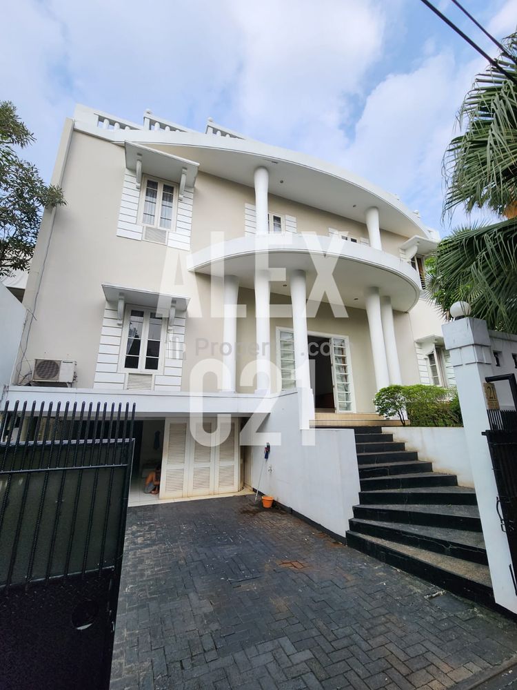 Dijual Rumah di Pondok Indah - Jakarta Selatan
