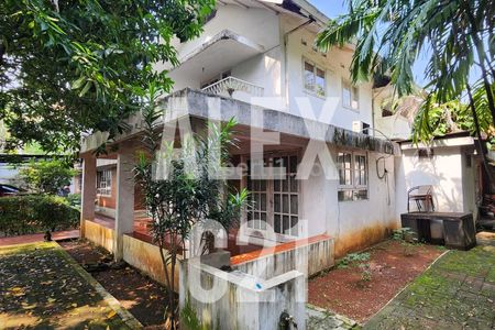 Dijual Rumah Lama di Area Brawijaya (Hitung Tanah Saja) di Kebayoran Baru Jakarta Selatan