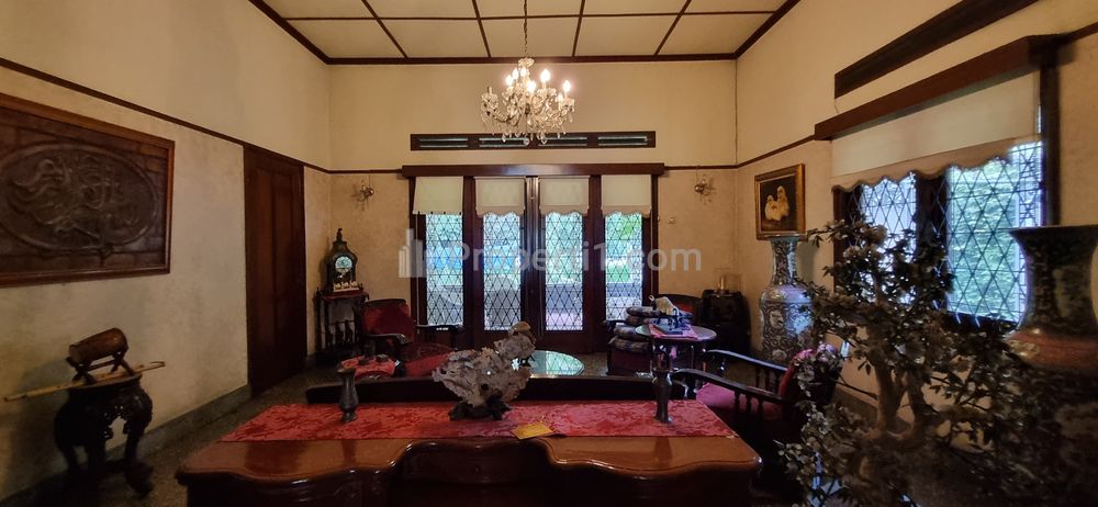 Dijual Cepat Rumah Belanda Terpelihara di Pinggir Jalan Cisangkuy Kota Bandung, Halaman Luas,  Lokasi Strategis, Jarang Ada, Material Masih Asli