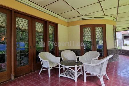 Dijual Cepat Rumah Belanda Terpelihara di Pinggir Jalan Cisangkuy Kota Bandung, Halaman Luas,  Lokasi Strategis, Jarang Ada, Material Masih Asli