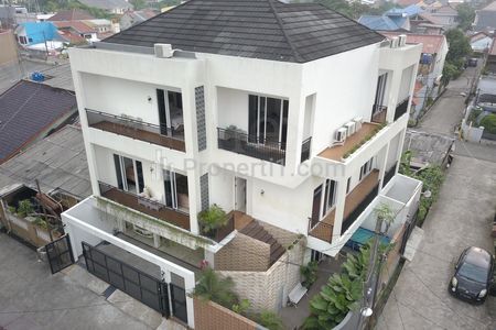 Dijual Rumah Baru Modern Tropis 3 Lantai Hook dalam Komplek di Jatibening Bekasi