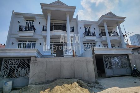 Dijual Brand New White House di Cilandak - Jakarta Selatan