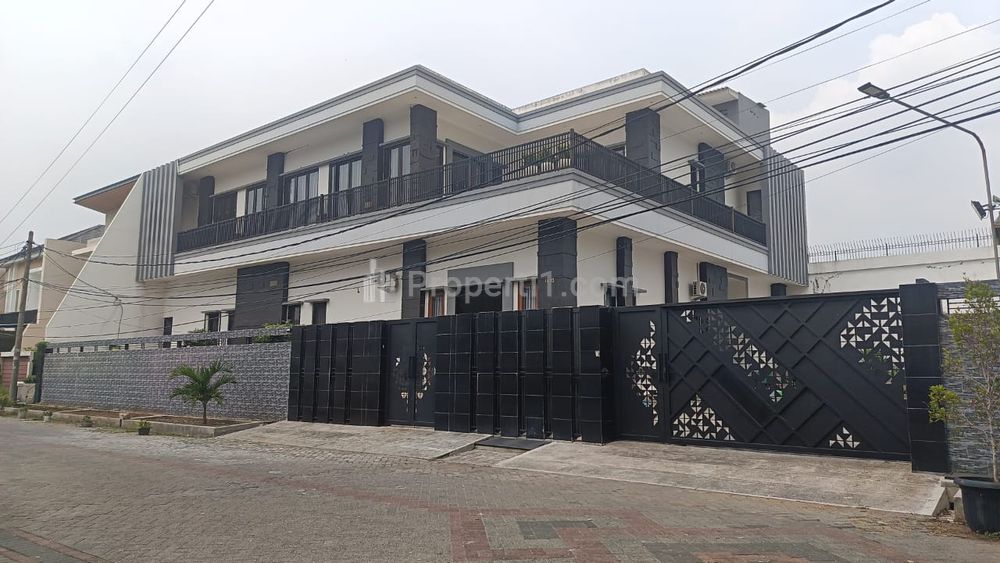 Dijual Rumah Dharmahusada Utara Surabaya Timur - SPESIAL Carport Masuk 10 Mobil LUAS - SHM - Siap Huni