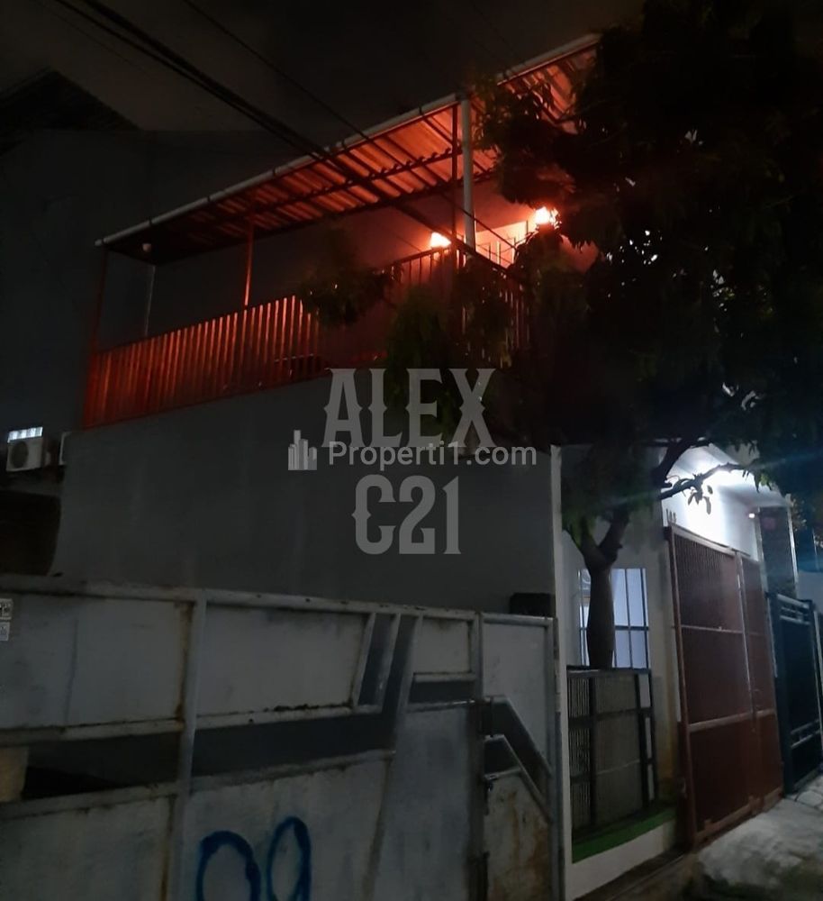 Dijual Rumah 3 Lantai di Perumahan Daan Mogot Estate Jakarta Barat, Sudah Renovasi, Hadap Timur