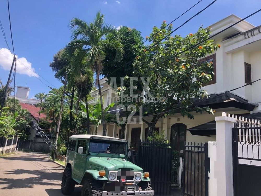 Jual Rumah 2 Lantai Semi Furnished di Komplek Menteri Rasuna Said, Patra Kuningan, Jakarta Selatan