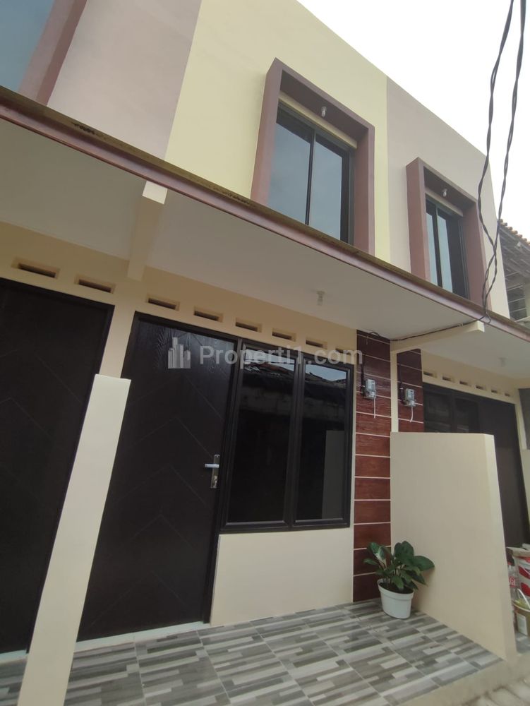 Dikontrakkan Rumah 2 Lantai, 2 KT, Strategis Dekat Supermarket AB, BCA di Cirendeu, Ciputat Timur, Tangerang Selatan