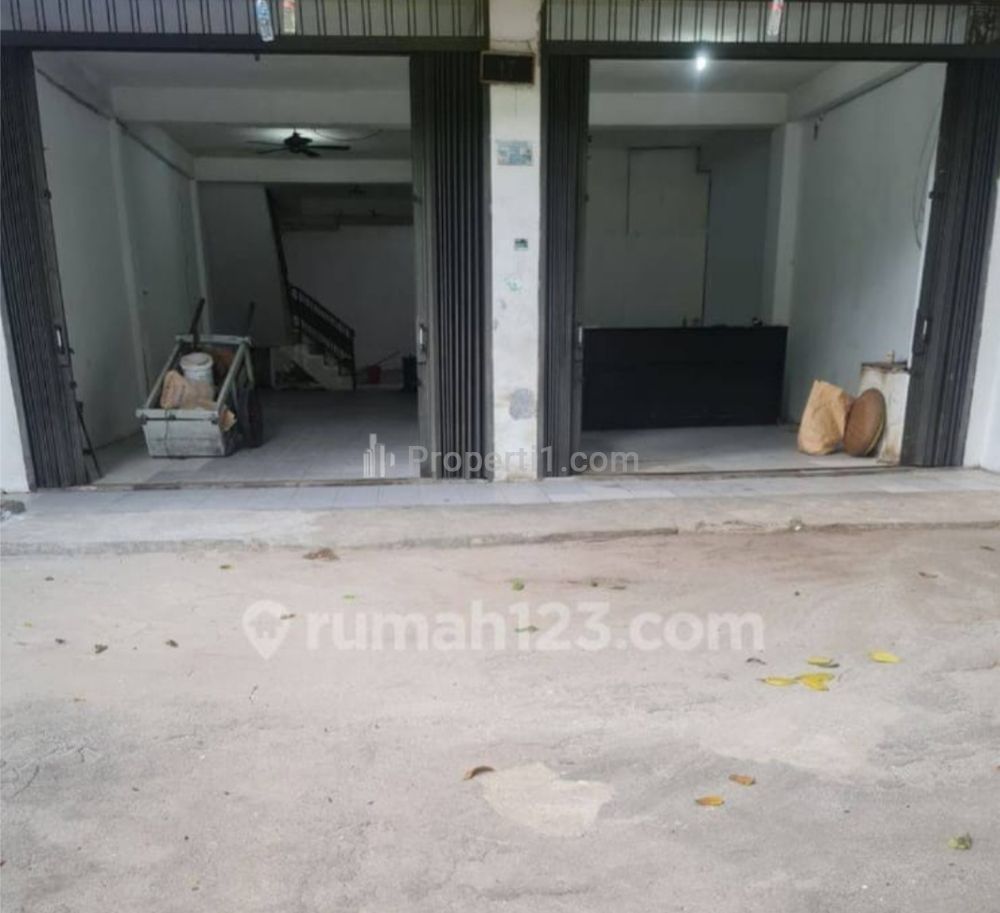 Disewakan 2 Unit Ruko Gandeng 3 Lantai di Lokasi Strategis Senen Jakarta Pusat