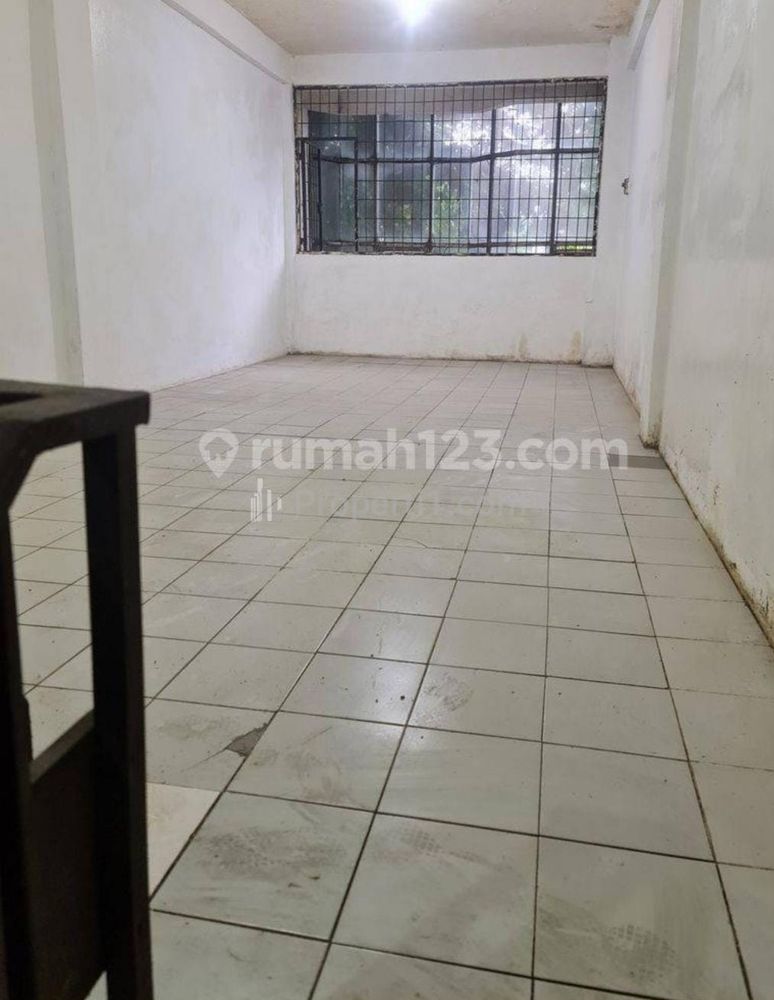 Disewakan 2 Unit Ruko Gandeng 3 Lantai di Lokasi Strategis Senen Jakarta Pusat
