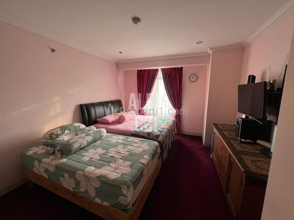 Dijual Apartemen Istana Sahid, Sudirman, Jakarta Pusat - 3+1 BR Fully Furnished