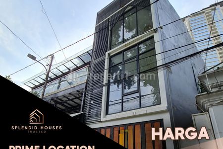 Dijual Rumah di Kebayoran Baru Dekat Botanica 3 Lantai Hadap Timur