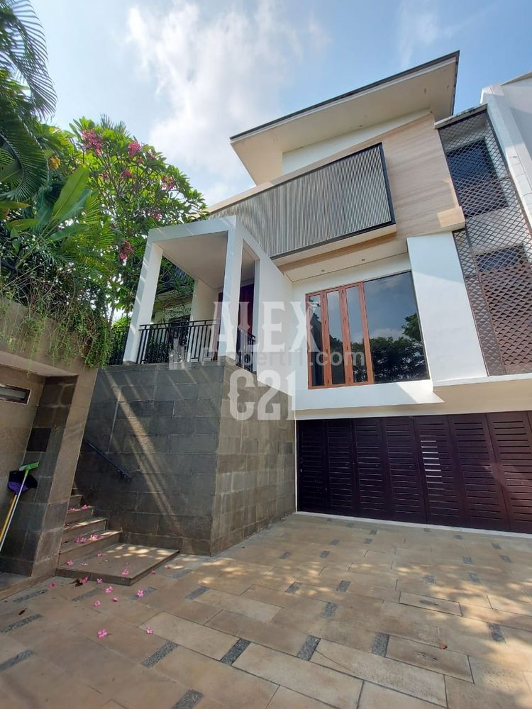 Dijual Rumah Mewah Desain Modern Tropis di Area Kuningan Jakarta Selatan, Ada Kolam Renang