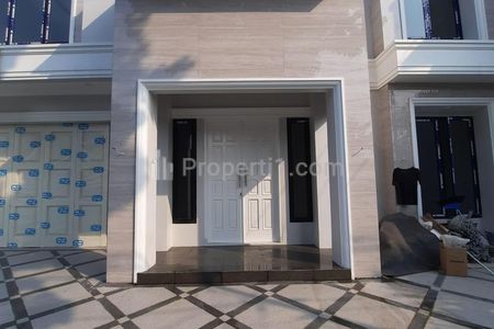 Jual Rumah Baru Desain Classic Modern Ada Kolam Renang di Tebet Barat Jakarta Selatan