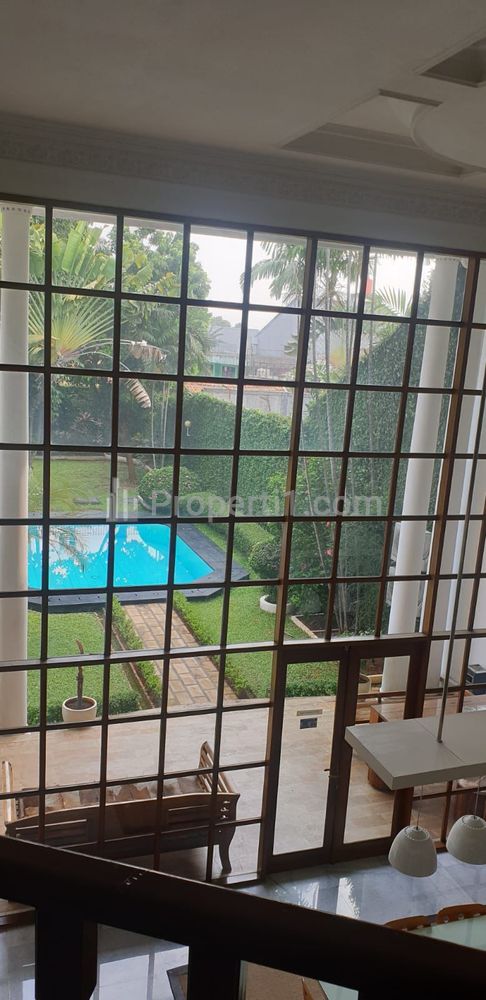 Dijual Rumah Mewah Ada Kolam Renang di Kemang Jakarta Selatan