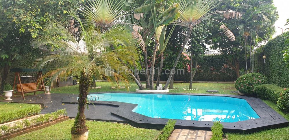 Dijual Rumah Mewah Ada Kolam Renang di Kemang Jakarta Selatan