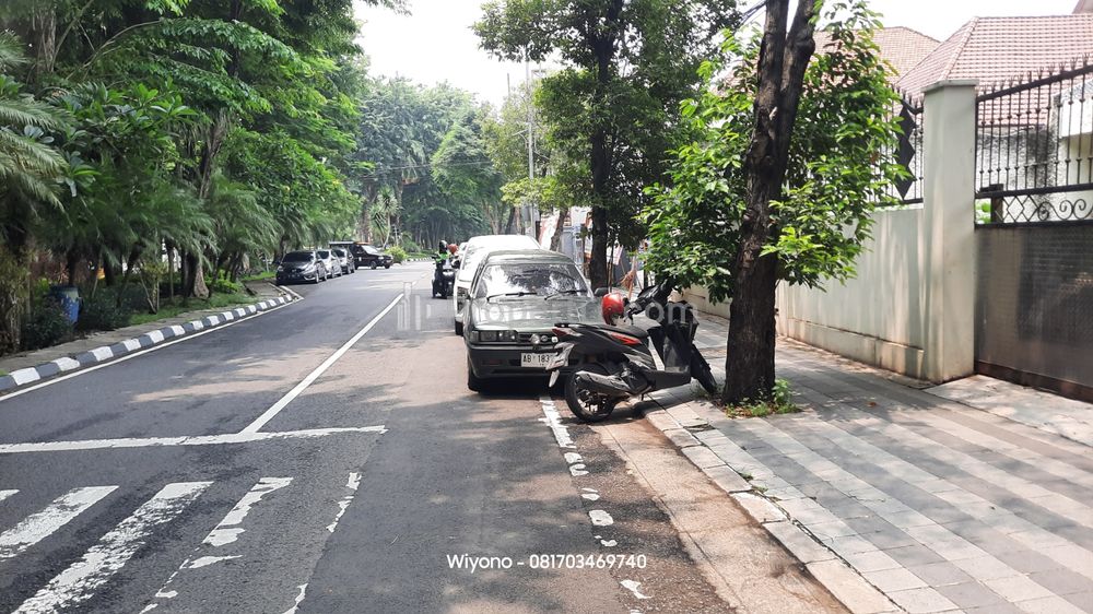 Disewakan Rumah STRATEGIS Tengah Kota Surabaya di Jaksa Agung Suprapto Cocok Buat Kantor dan Gudang