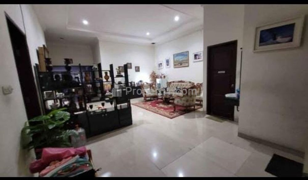 Dijual Rumah Mewah dan Strategis di Gayungsari, Surabaya