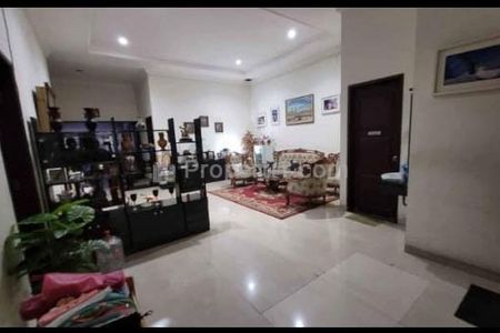 Dijual Rumah Mewah dan Strategis di Gayungsari, Surabaya