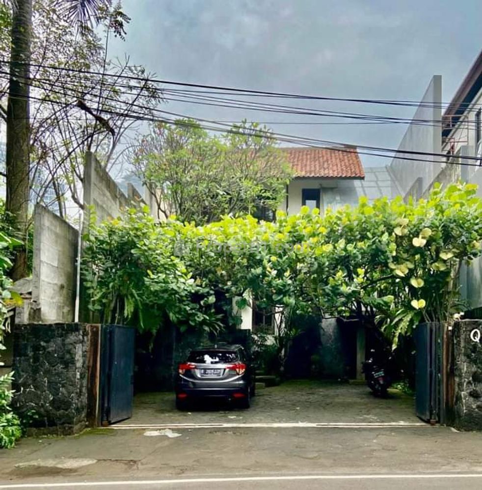 Dijual Rumah 2 Lantai di Lokasi Nyaman, Permata Hijau Jakarta Selatan