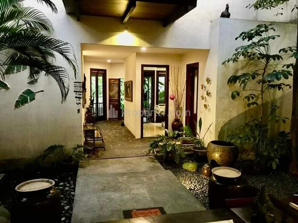 Dijual Rumah 2 Lantai di Lokasi Nyaman, Permata Hijau Jakarta Selatan