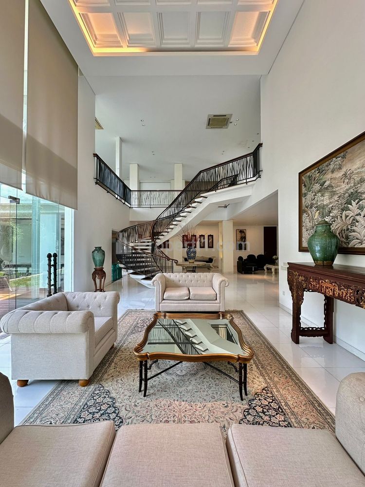 Turun Harga!! Dijual Rumah Mewah di Lokasi Premium Area Menteng Jakarta Pusat