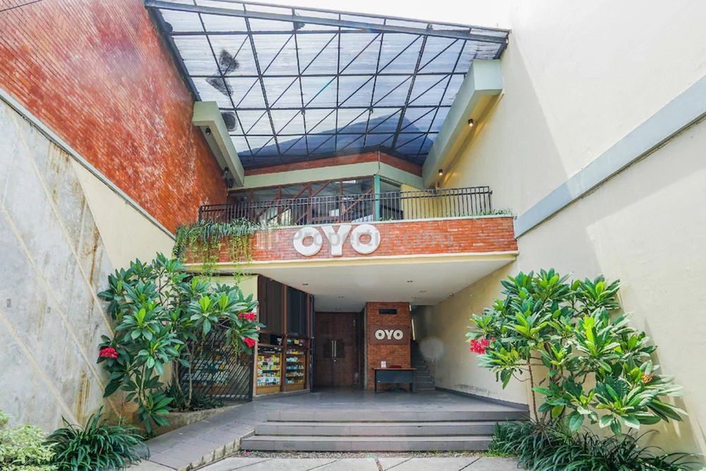 Jual Hotel dan Apotek Aktif di Jalan Menanggal, Gayungan, Surabaya